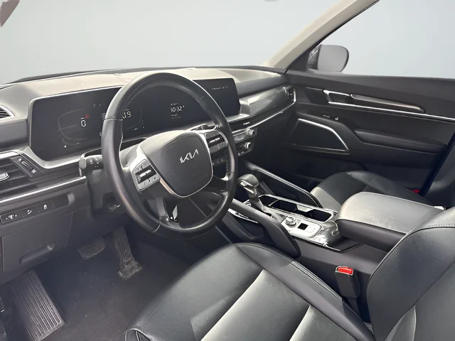 Used 2023 Silver Kia LX image 9