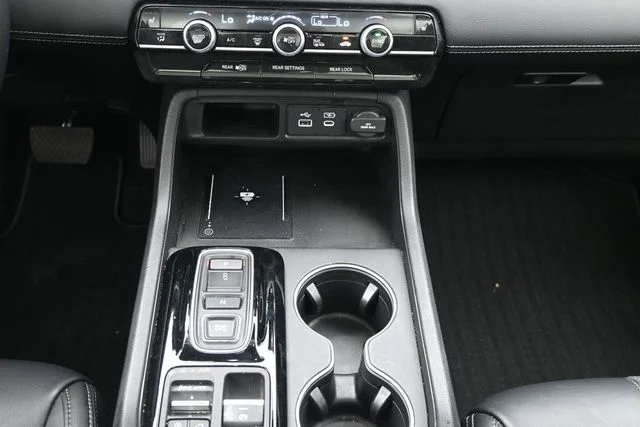 2025 Honda Pilot Touring - Photo 25