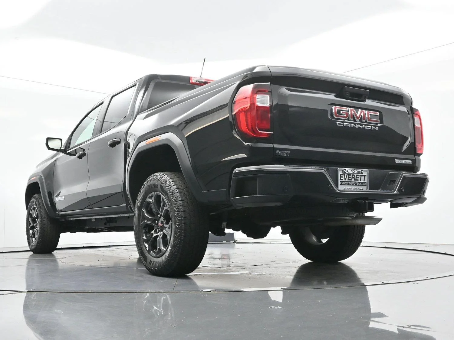 Used 2025 Onyx Black GMC Elevation image 46