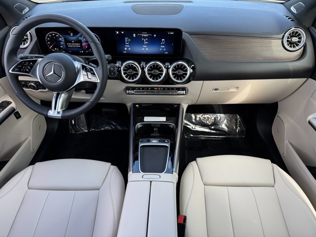 New 2026 Polar White Mercedes-Benz GLA 250 image 4