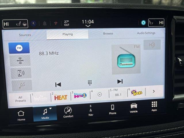 New 2026 Diamond Black Crystal Pearl-Coat Exterior Paint Chrysler Limited image 12