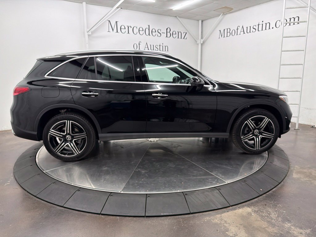 New 2027 Black Mercedes-Benz GLC 300 image 39