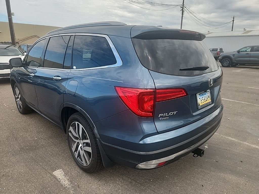 Used 2017  Honda Touring image 11