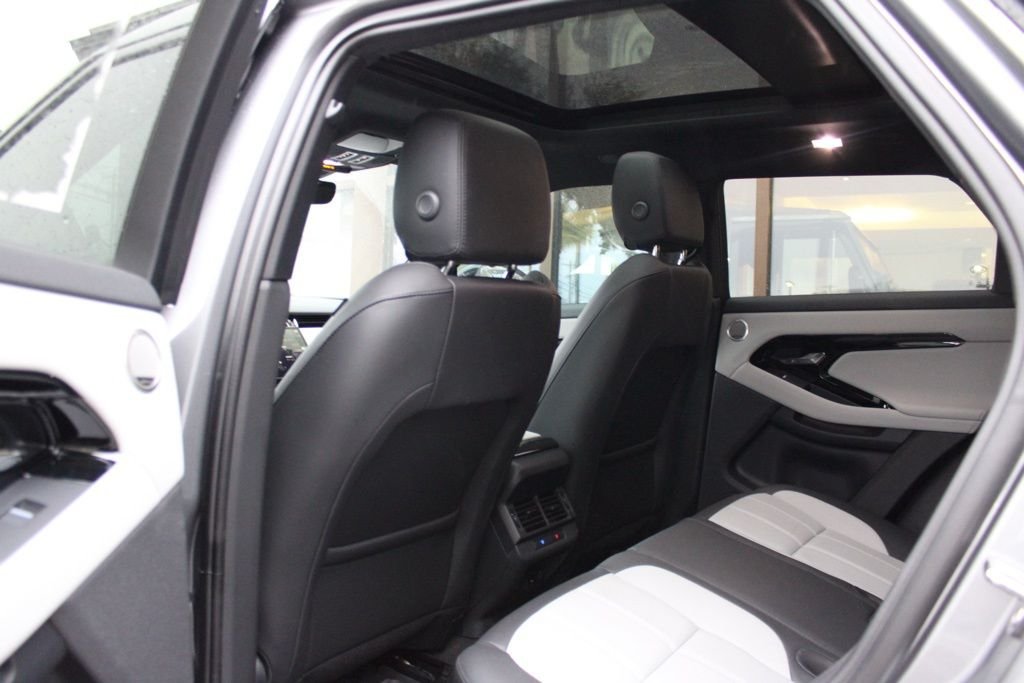 Used 2026  Land Rover Dynamic image 29