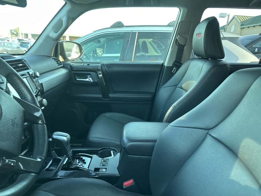2019 Toyota 4Runner TRD Off-Road Premium photo 6