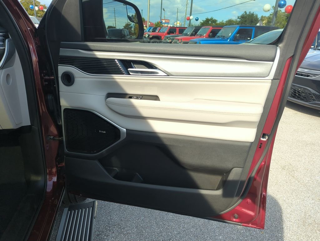 New 2026 Velvet Red Pearl-Coat Exterior Paint Jeep Limited Reserve image 37