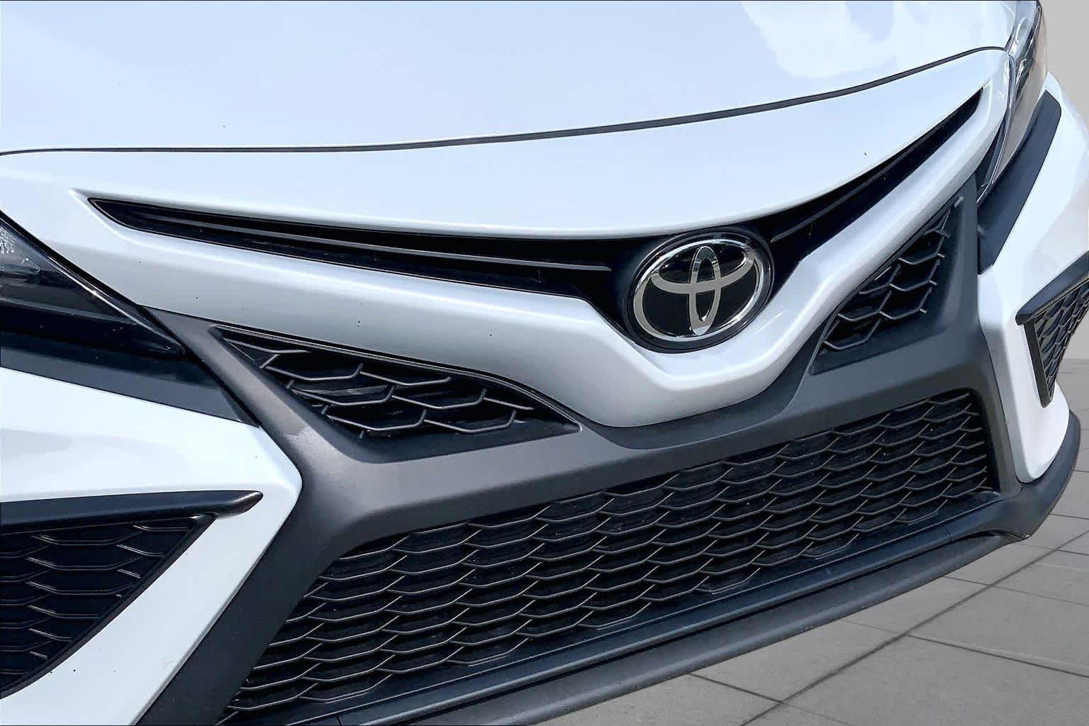 Used 2024 Ice Edge Toyota SE image 31