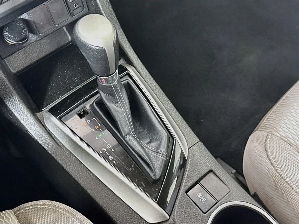 Used 2015 Silver Toyota LE image 20