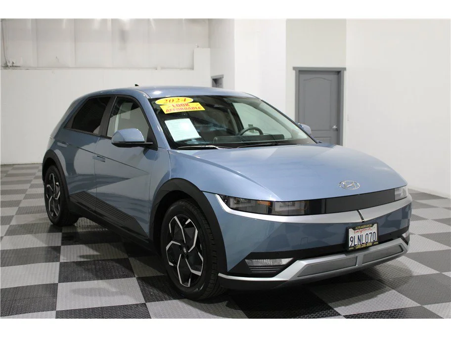 Used 2024 Lucid Blue Hyundai SEL image 3