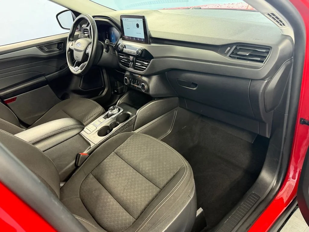 Used 2024 Red Ford Active image 13