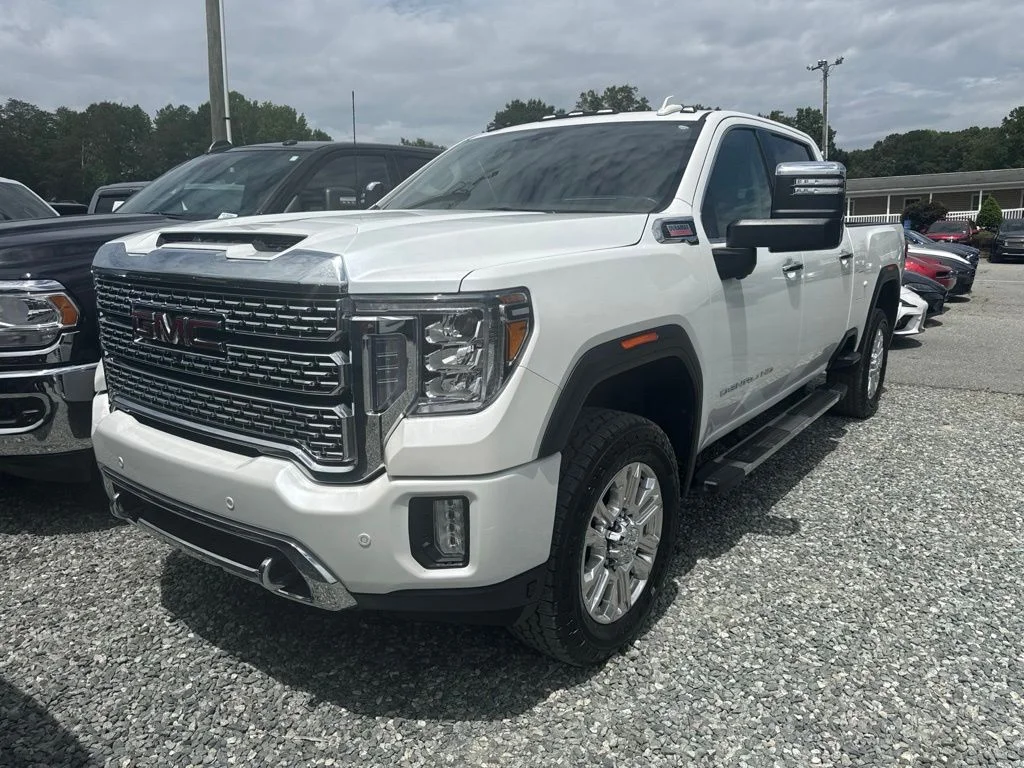 Used 2021 White GMC Denali image 1