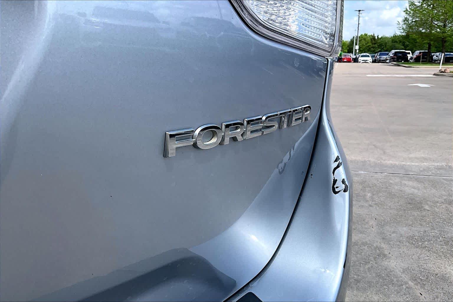Used 2021 Ice Silver Metallic Subaru Premium image 29