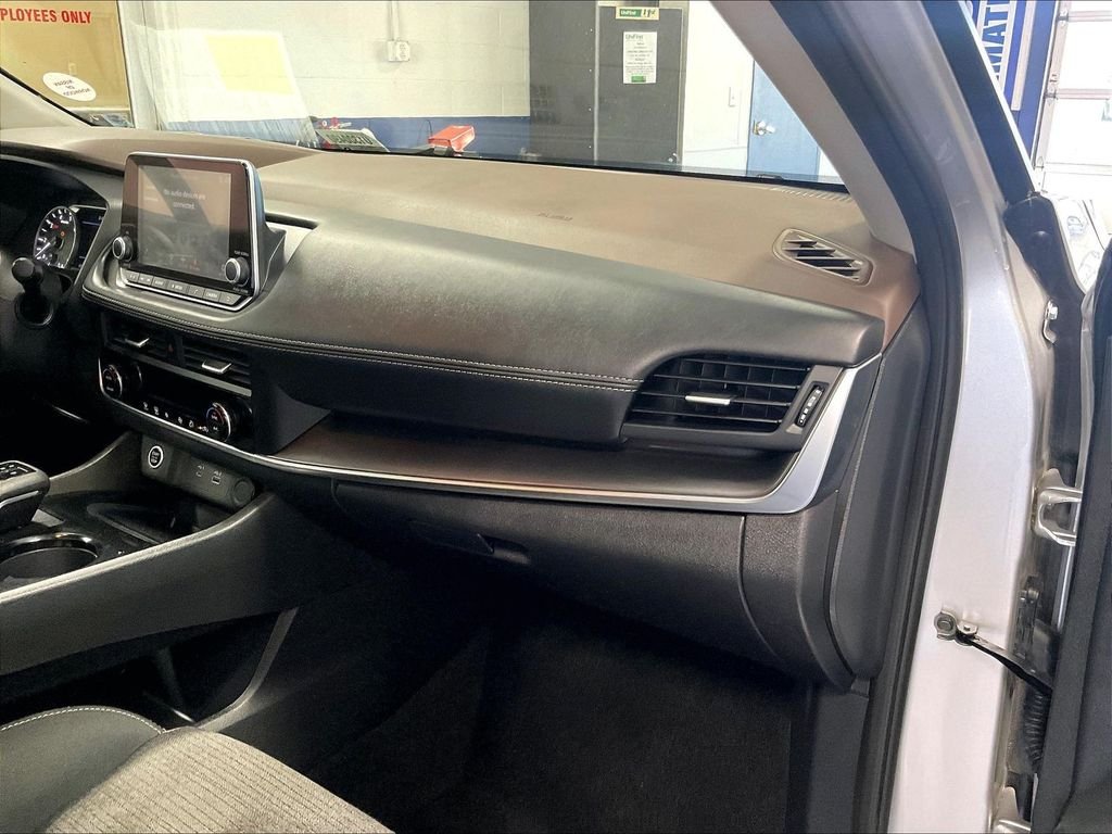 Used 2023 Silver Nissan SV image 13