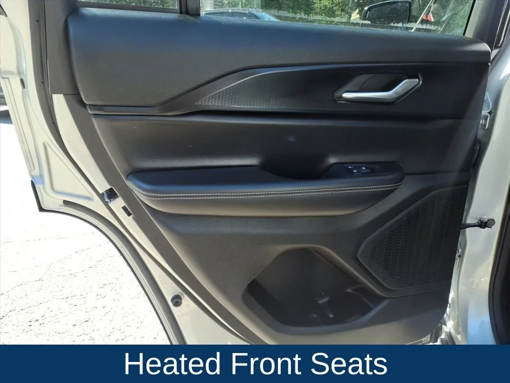Used 2025 Silver Jeep Altitude image 26