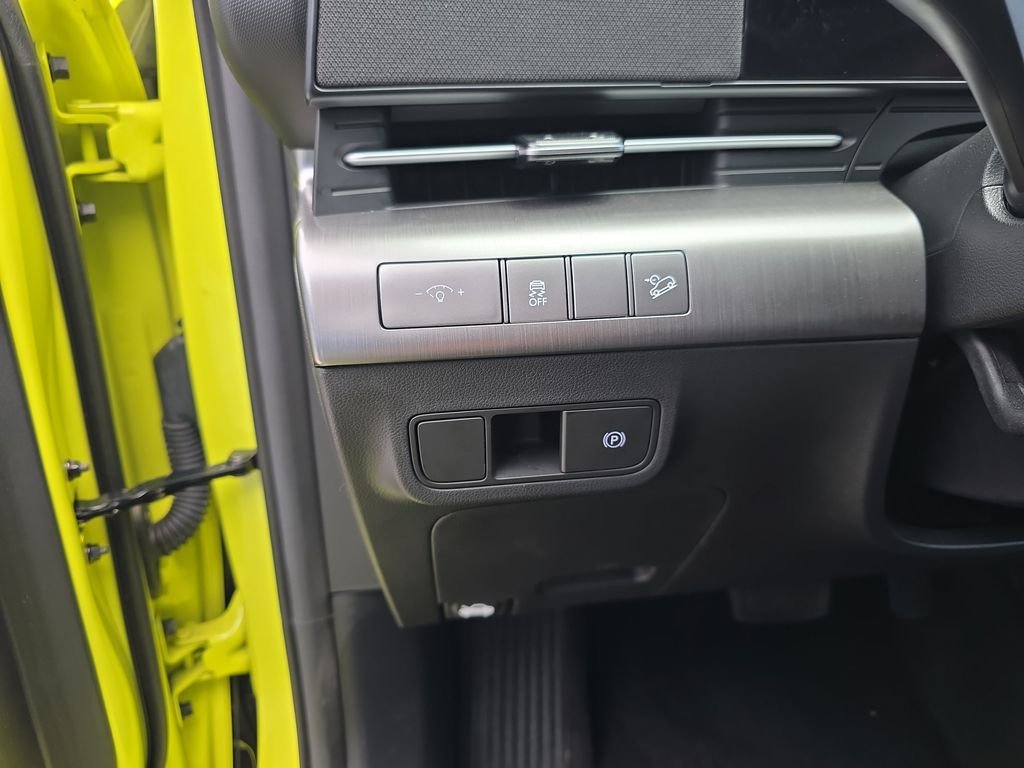 Used 2025 Yellow Hyundai SEL image 28