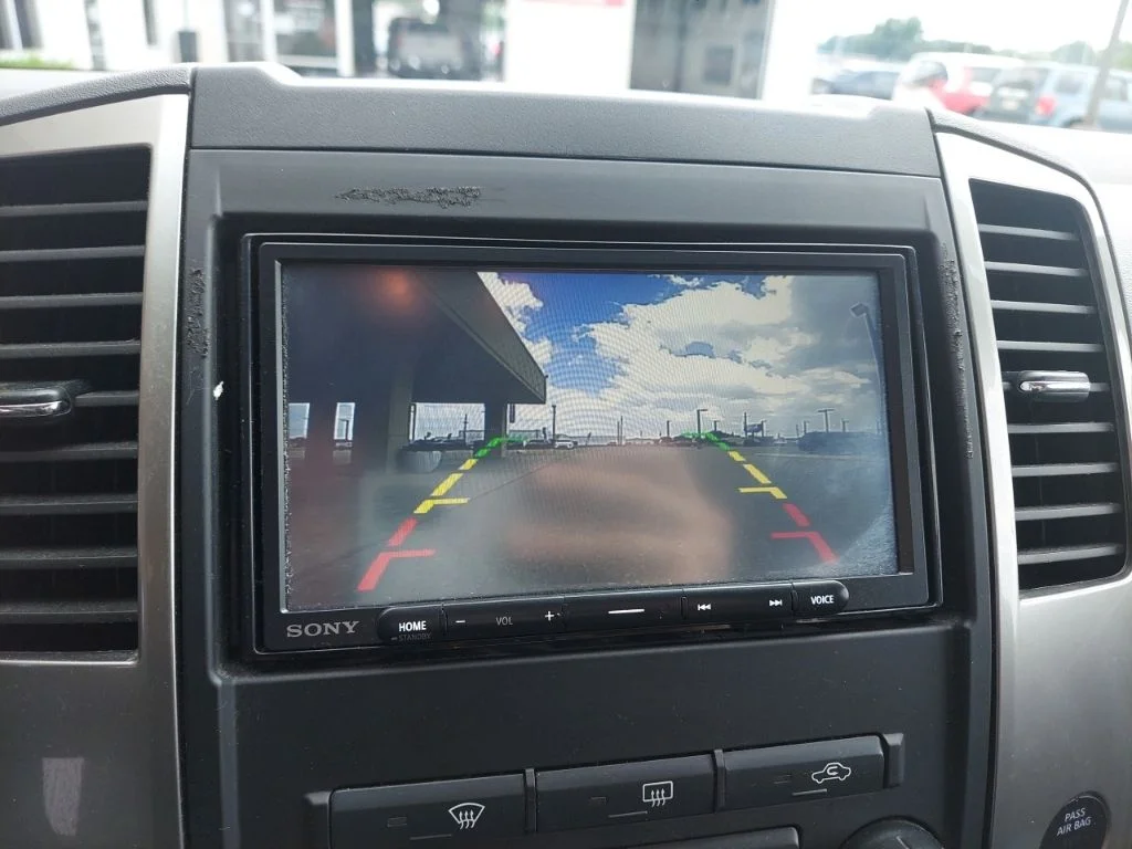 Used 2011 White Nissan SL image 26