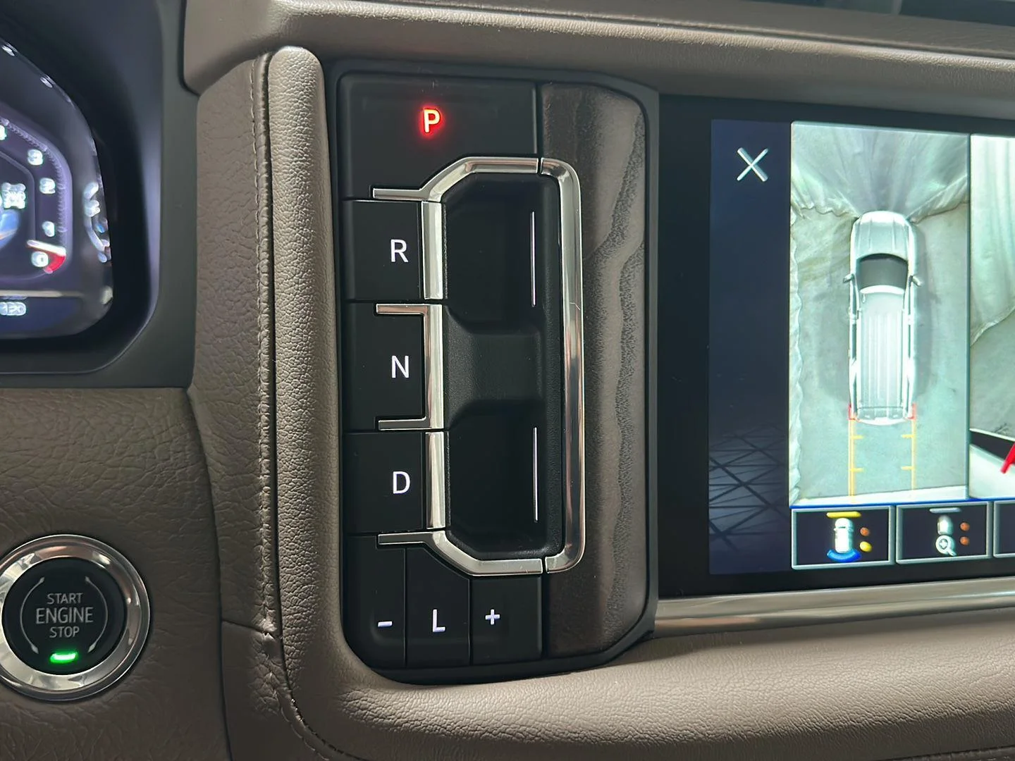 Used 2023 WHITE FROST TRICOAT GMC Denali image 15