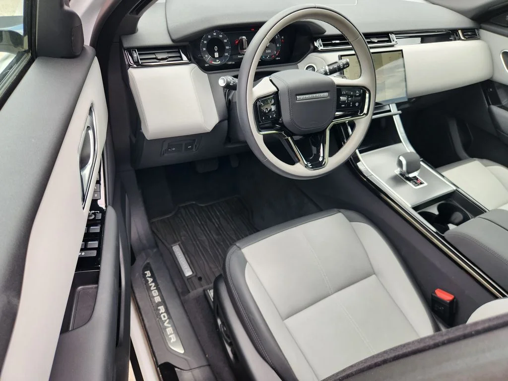 Used 2026 Fuji White Land Rover S image 16