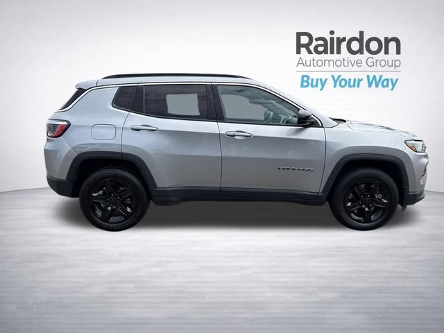 Used 2024 Silver Zynith Metallic Clearcoat Jeep Latitude image 8