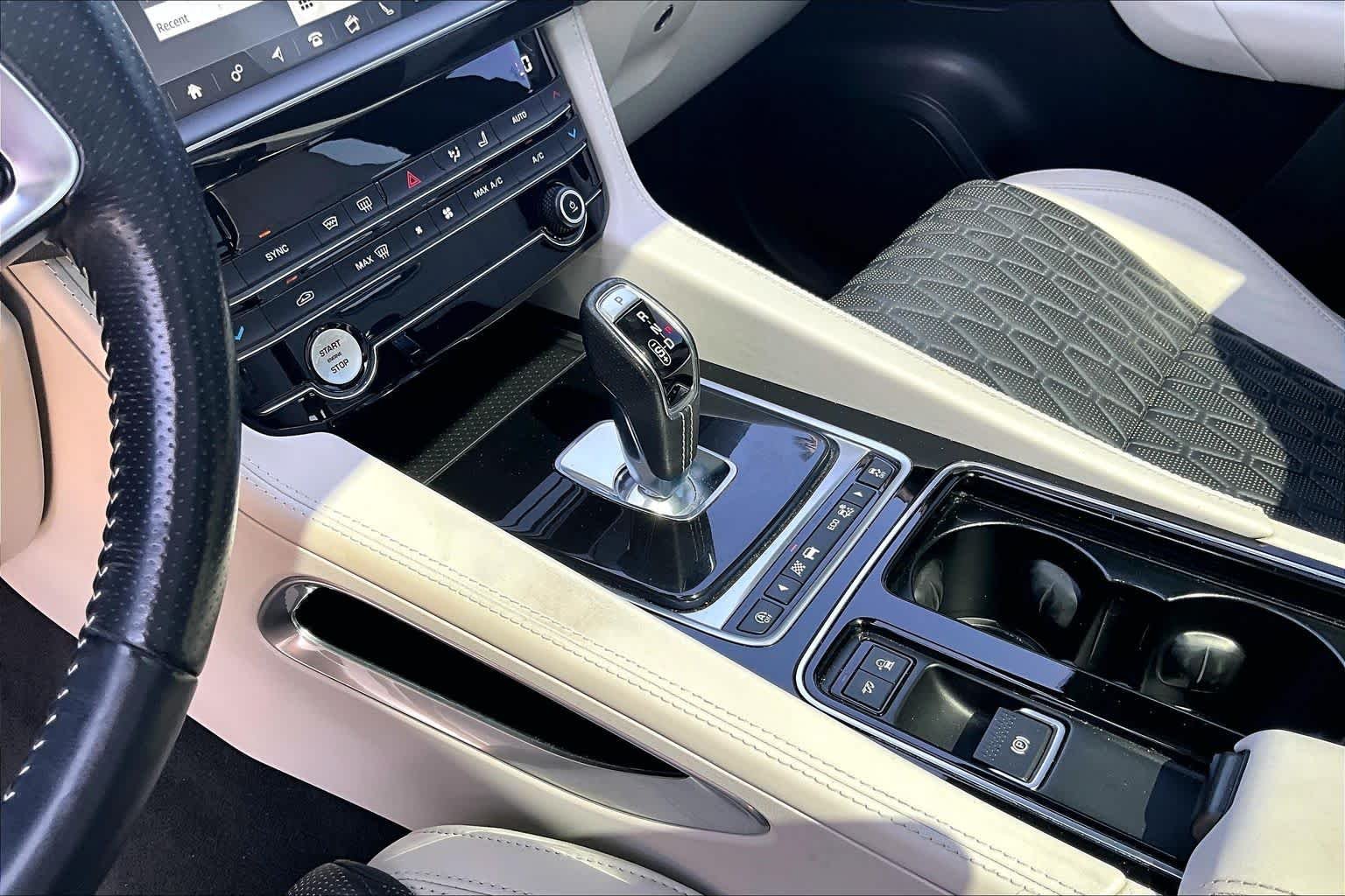 Used 2020 Eiger Grey Metallic Jaguar SVR image 16