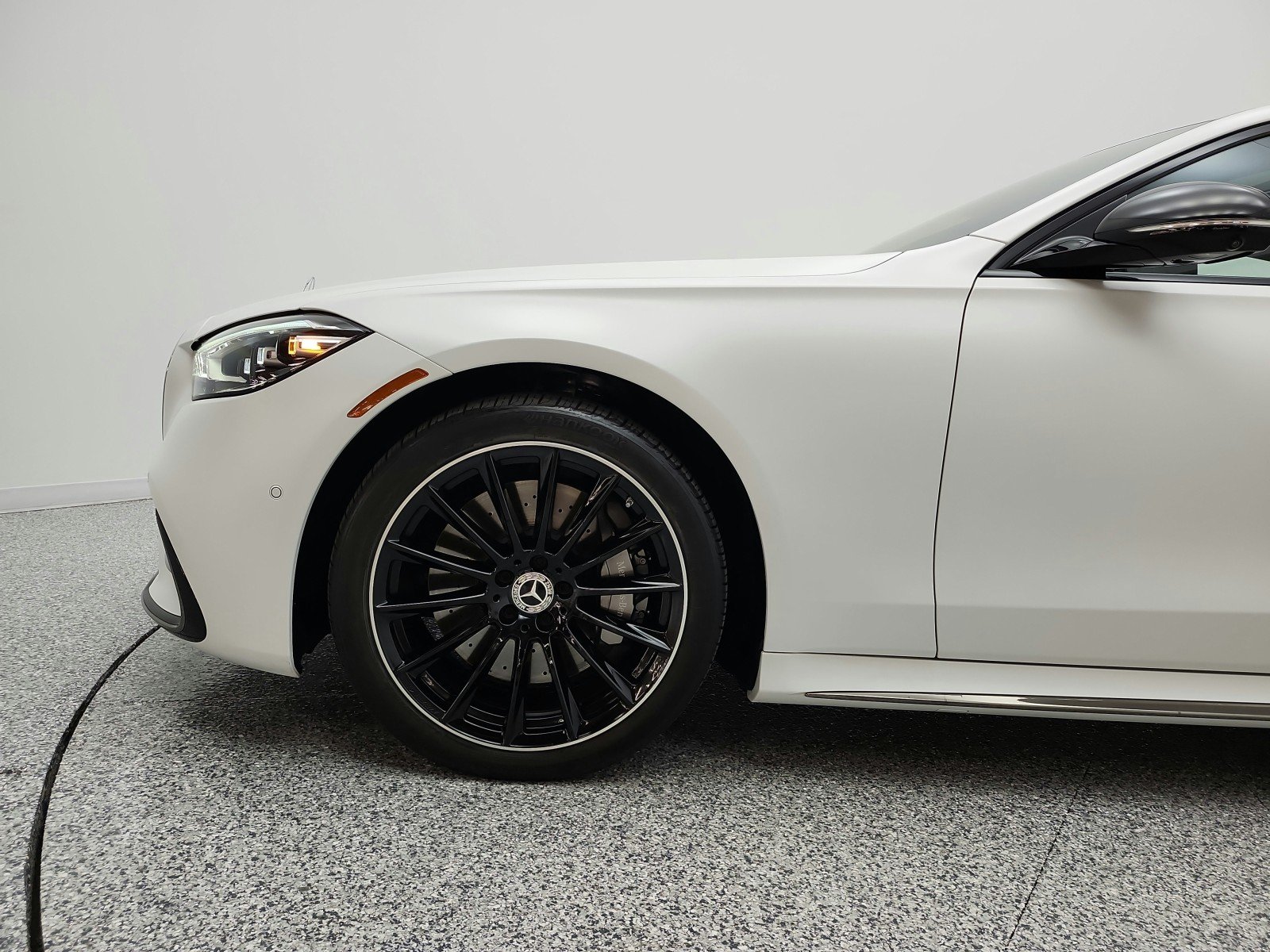 Certified Used 2025 MANUFAKTUR Moonlight White Magno Mercedes-Benz S 580 4MATIC® Sedan image 22
