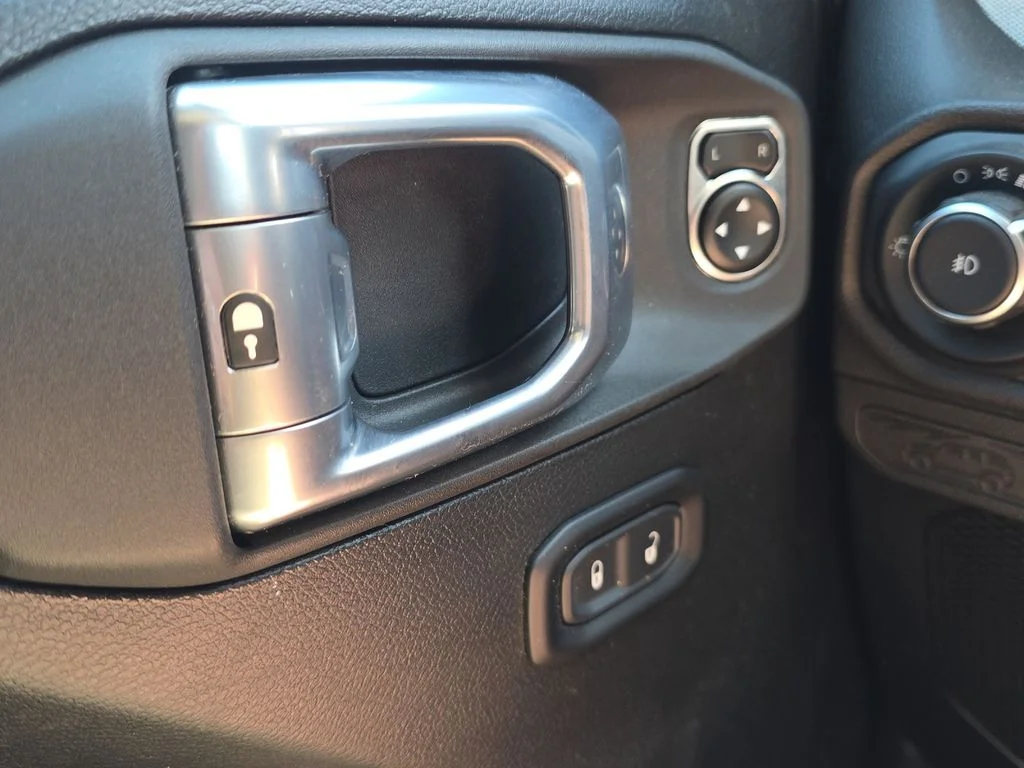 Used 2025 Gray Jeep Sport S image 11
