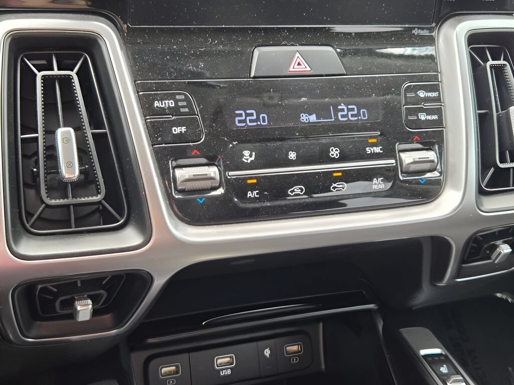 Used 2023 White Kia X-Line EX image 21