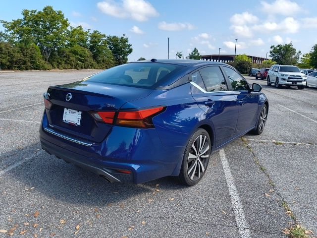 Used 2019 Blue Nissan 2.5 SR image 9