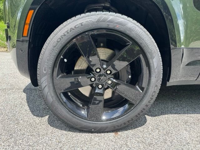 New 2026 Woolstone Green Land Rover X-Dynamic SE image 2