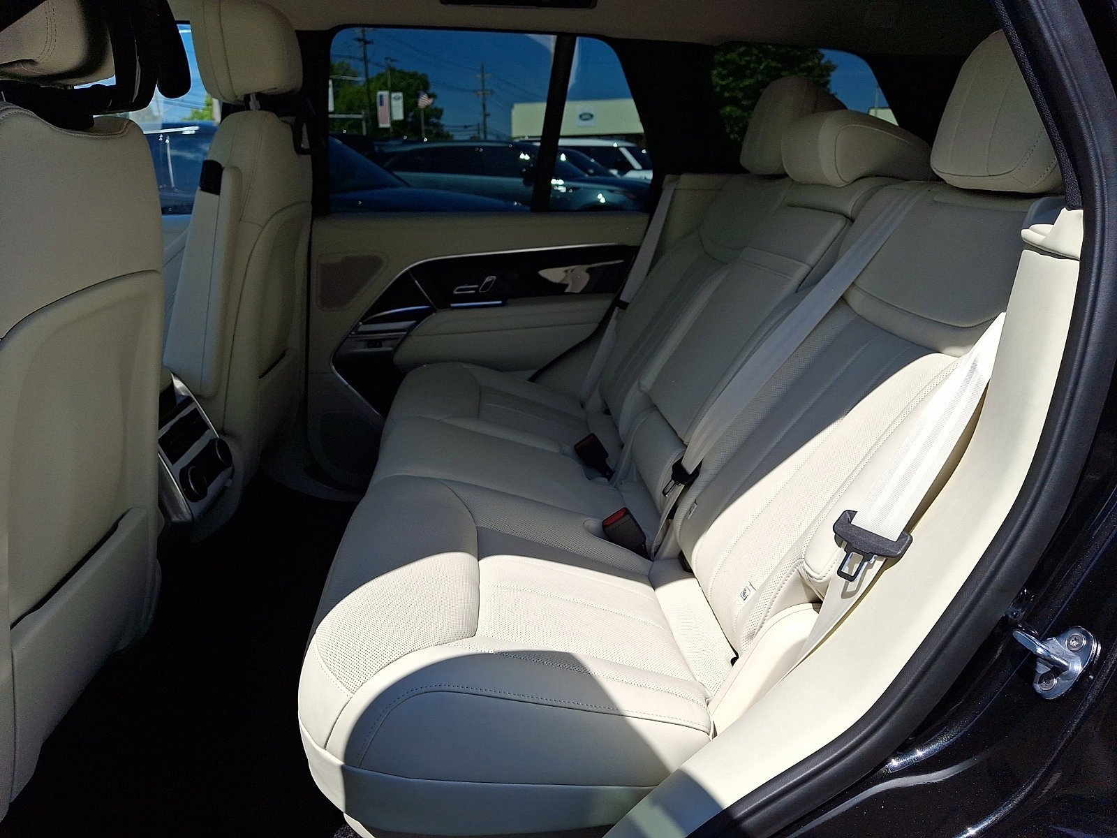 New 2026 Santorini Black LAND ROVER SE image 5