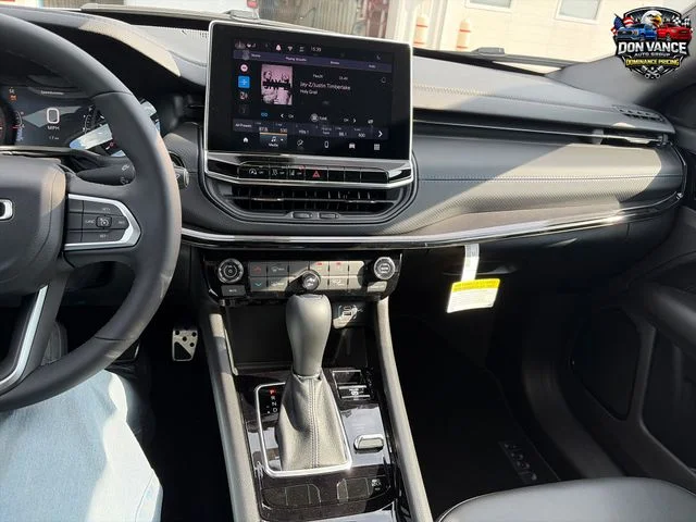 New 2026 White Jeep Latitude image 17