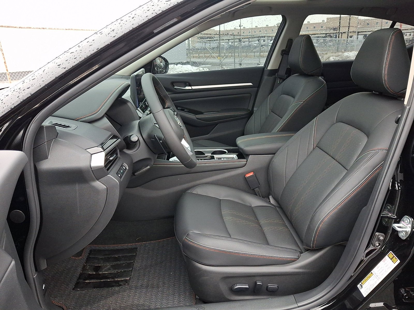 2025 Nissan Altima SR - Photo 6