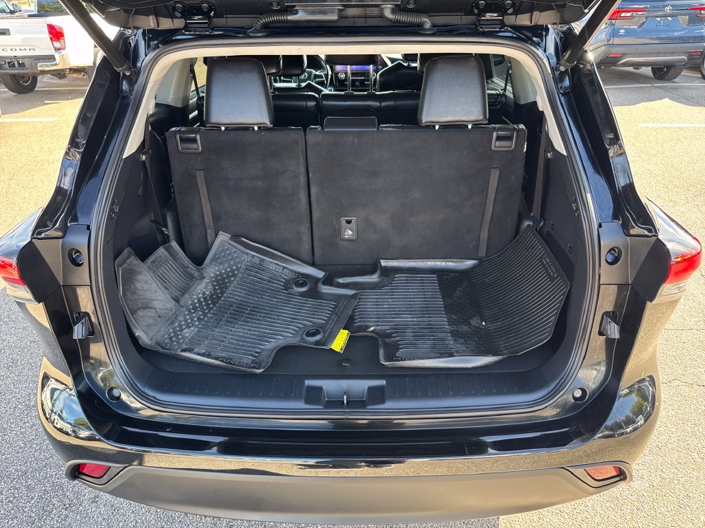 Used 2023 Black Toyota XLE image 7