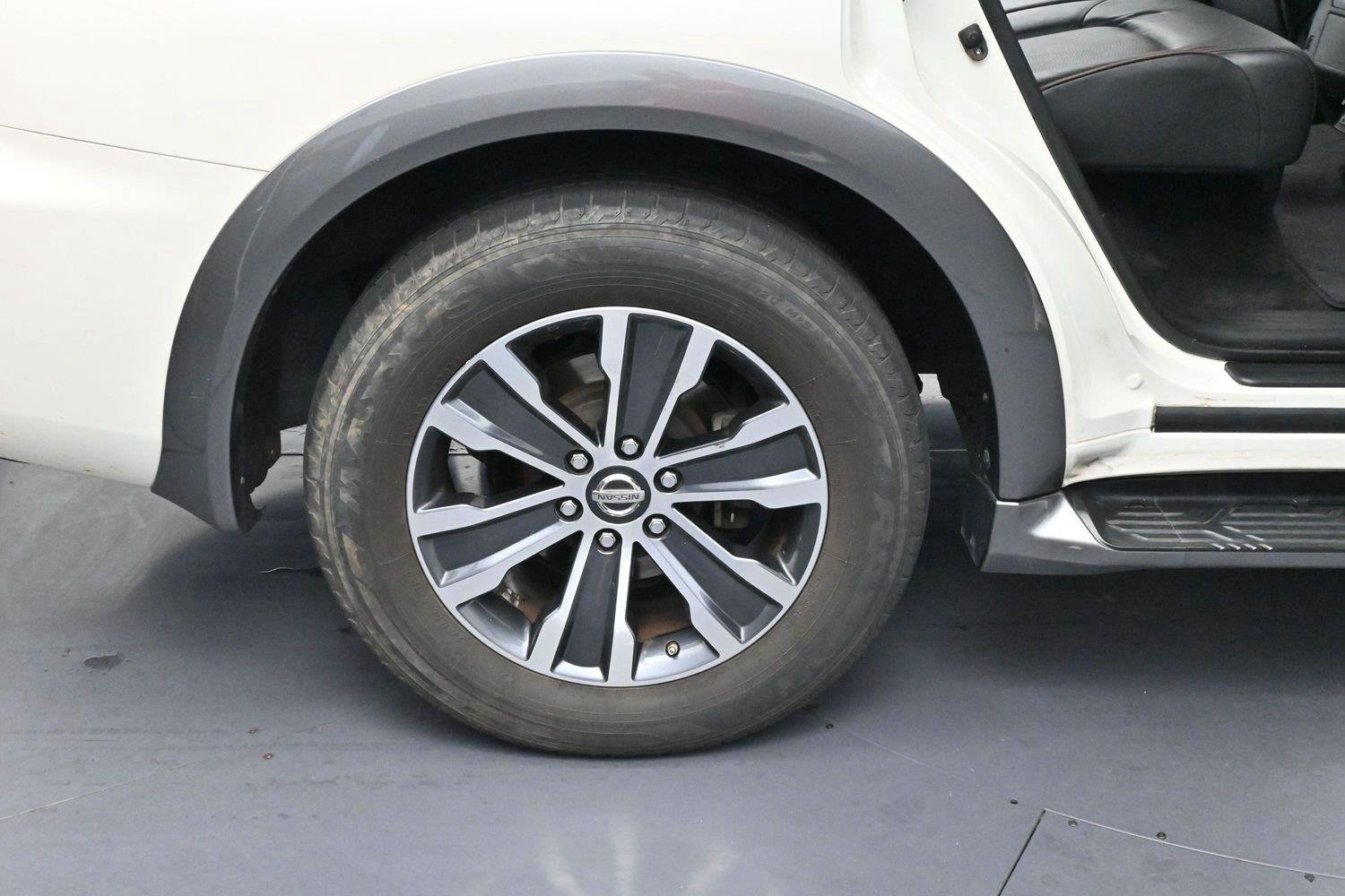 Used 2019 Pearl White Tricoat Nissan SL image 43