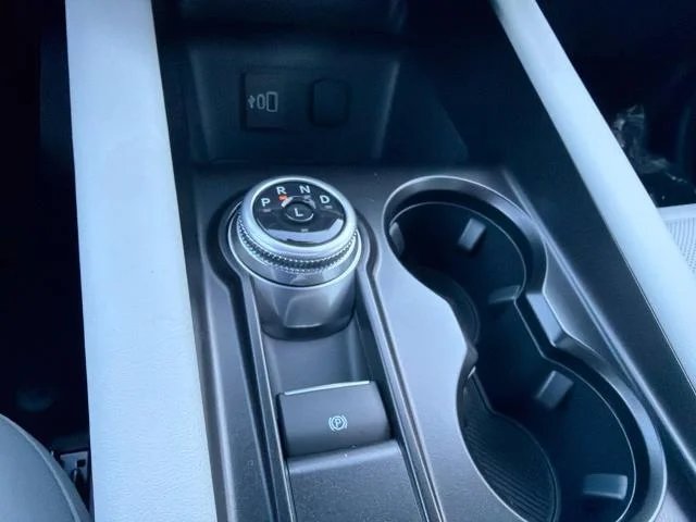New 2027 Star White Metallic Tri-Coat Ford Platinum™ image 50