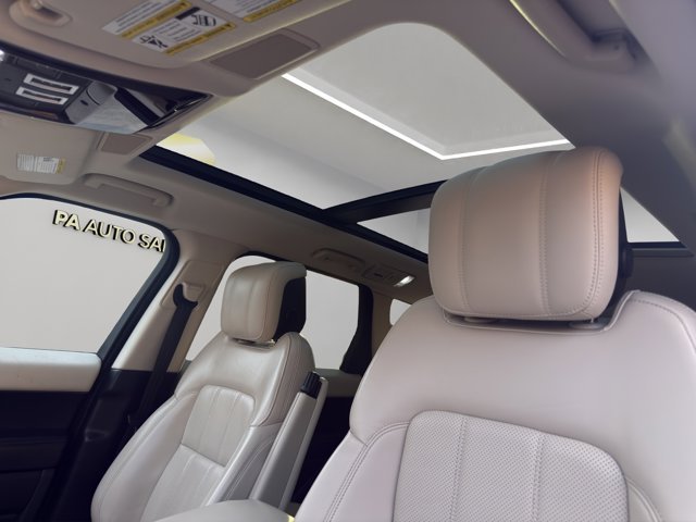 Used 2020 Blue Land Rover HSE image 25