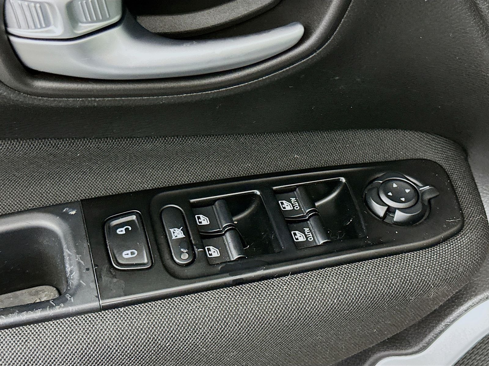 Used 2020 Granite Crystal Metallic Clearcoat Jeep Sport image 18