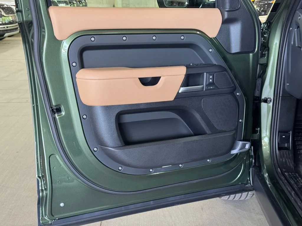 New 2026 Green Land Rover S image 12