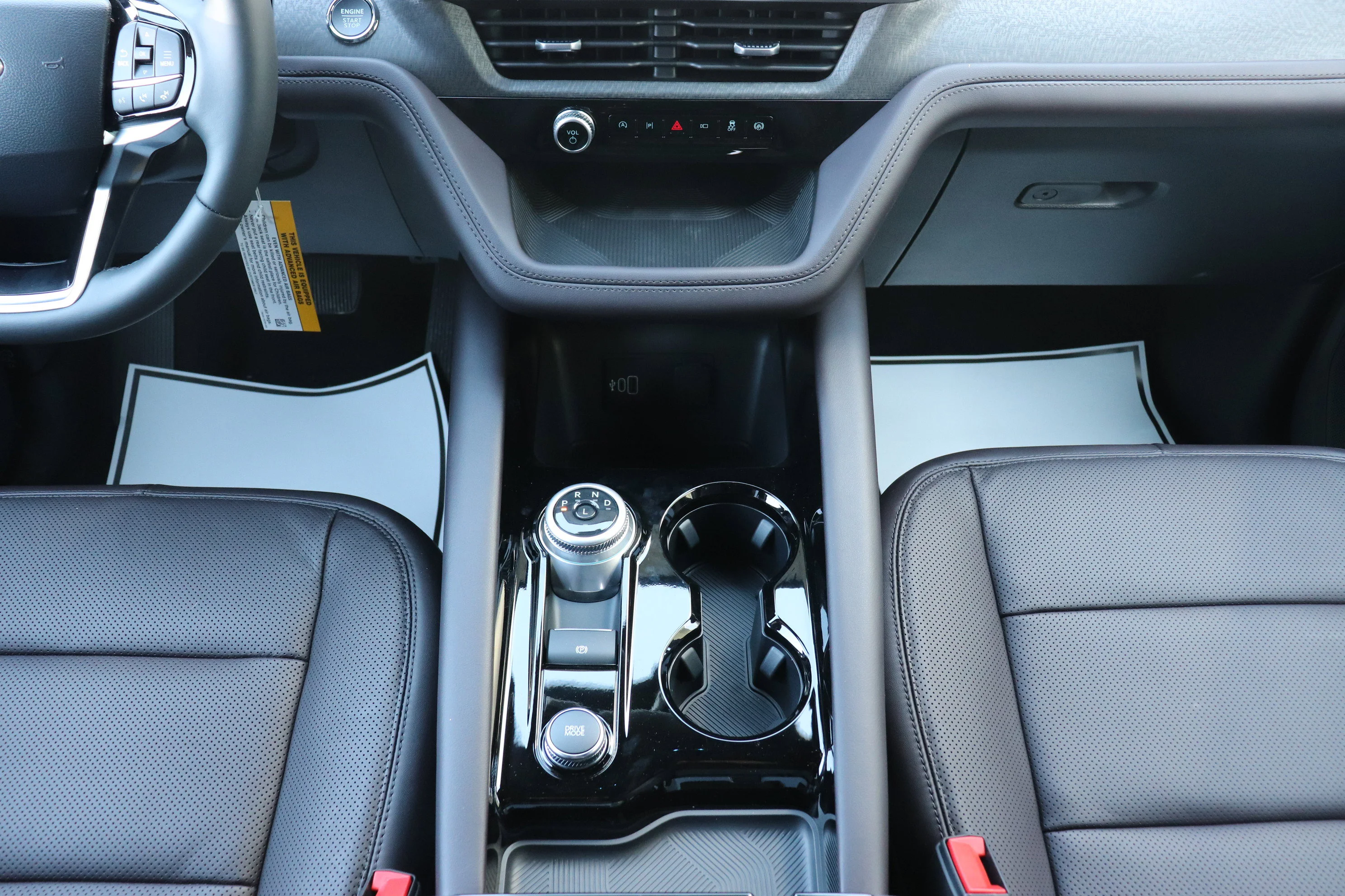 New 2026 CARBONIZED GREY METALLIC Ford Platinum image 17