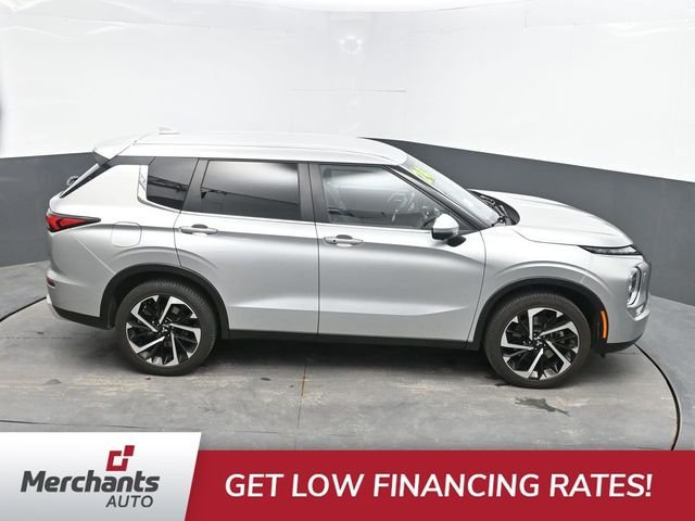 Used 2024 Silver Mitsubishi SE image 32