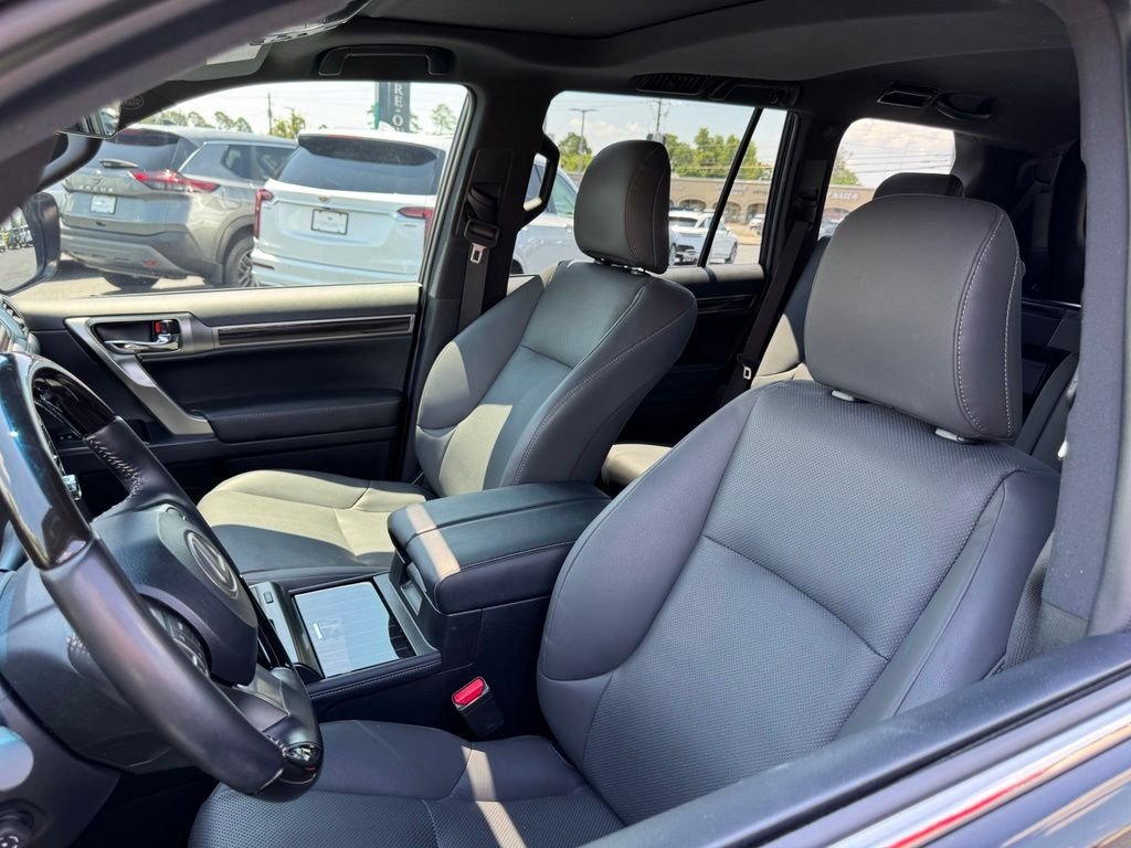 Used 2023 Black Lexus 460 image 9