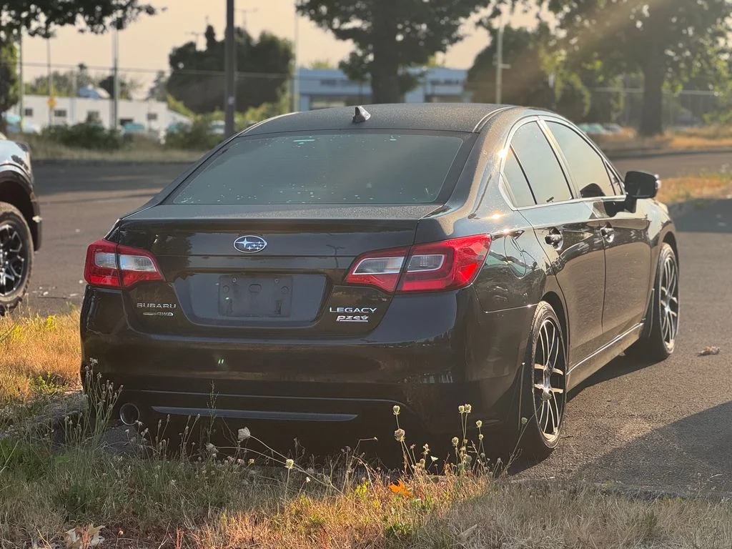 Used 2017 Crystal Black Silica Subaru 2.5i image 2