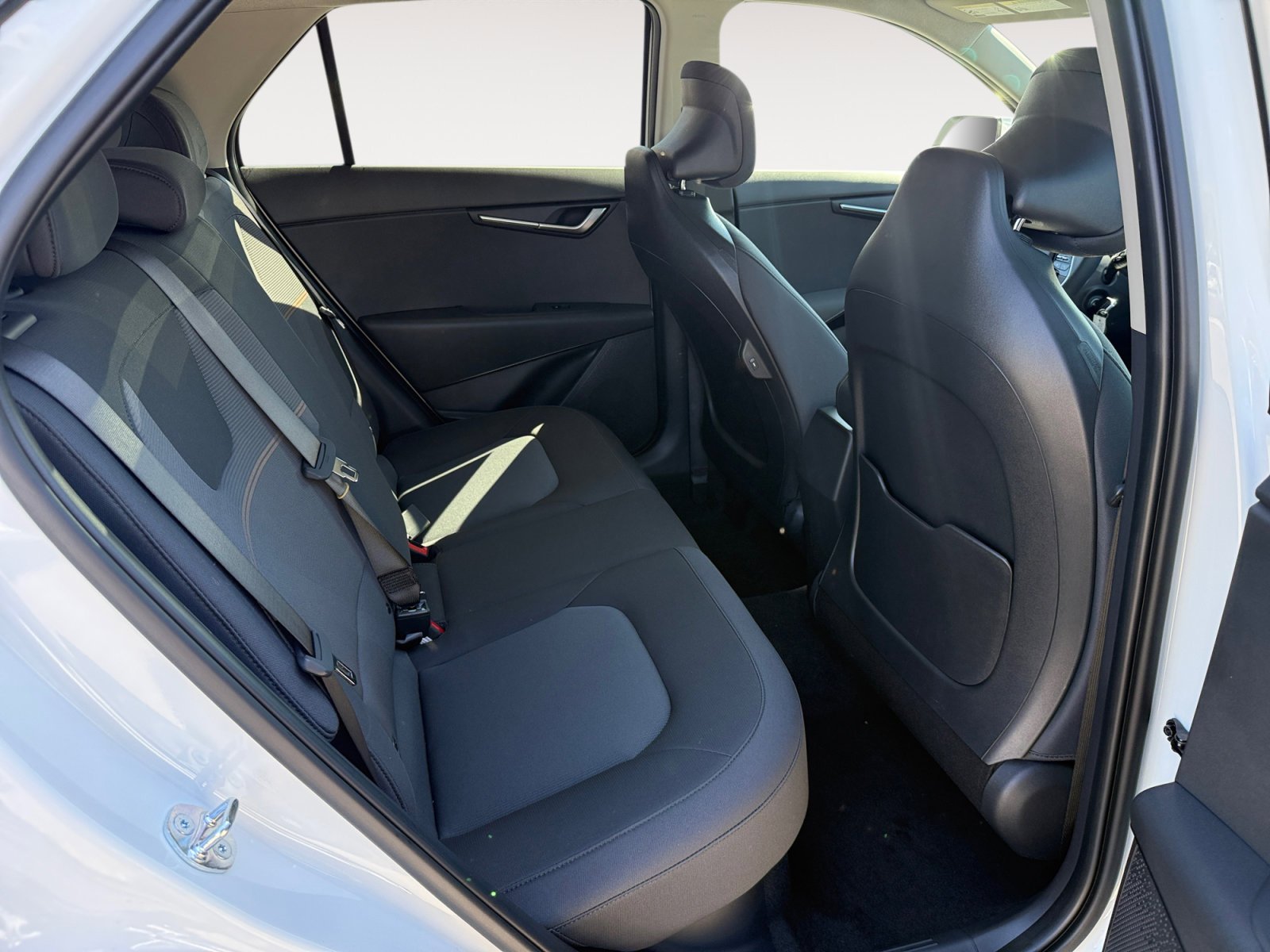 New 2026 Snow White Pearl Kia LX image 18
