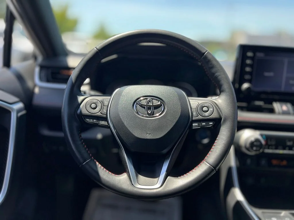 Used 2022 White Toyota SE image 19