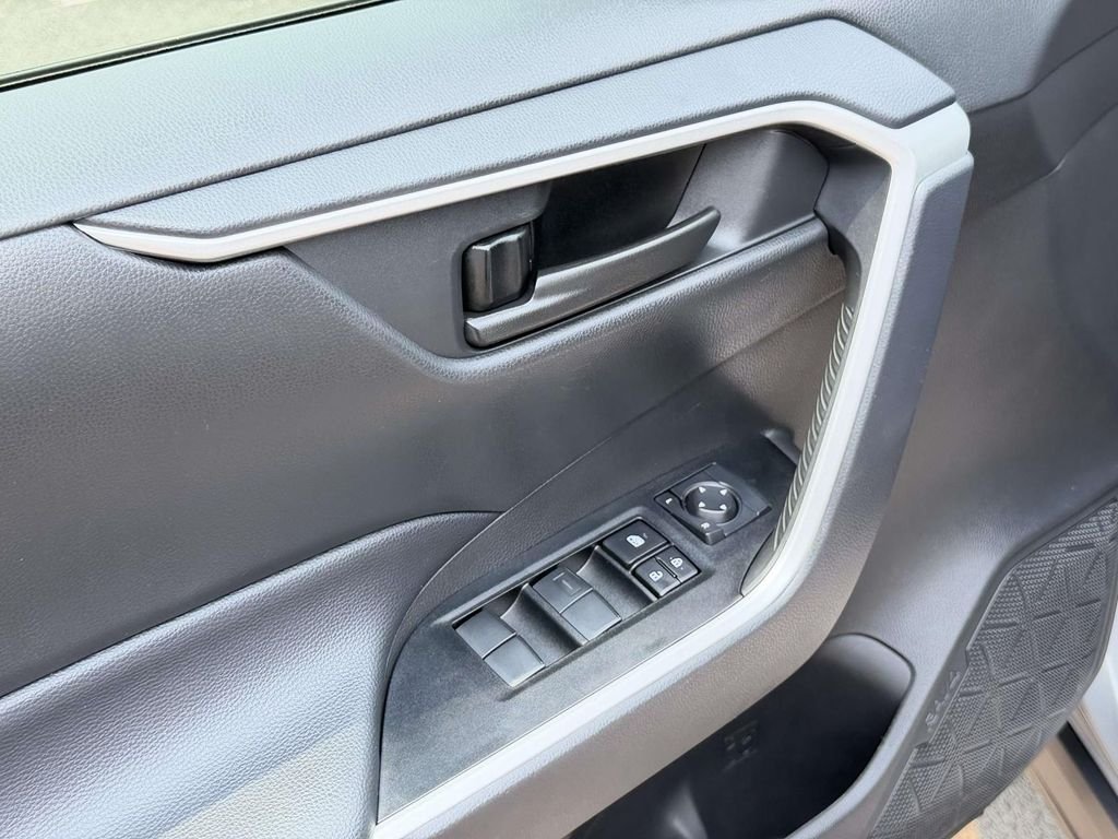 Used 2025 Silver Toyota LE image 17
