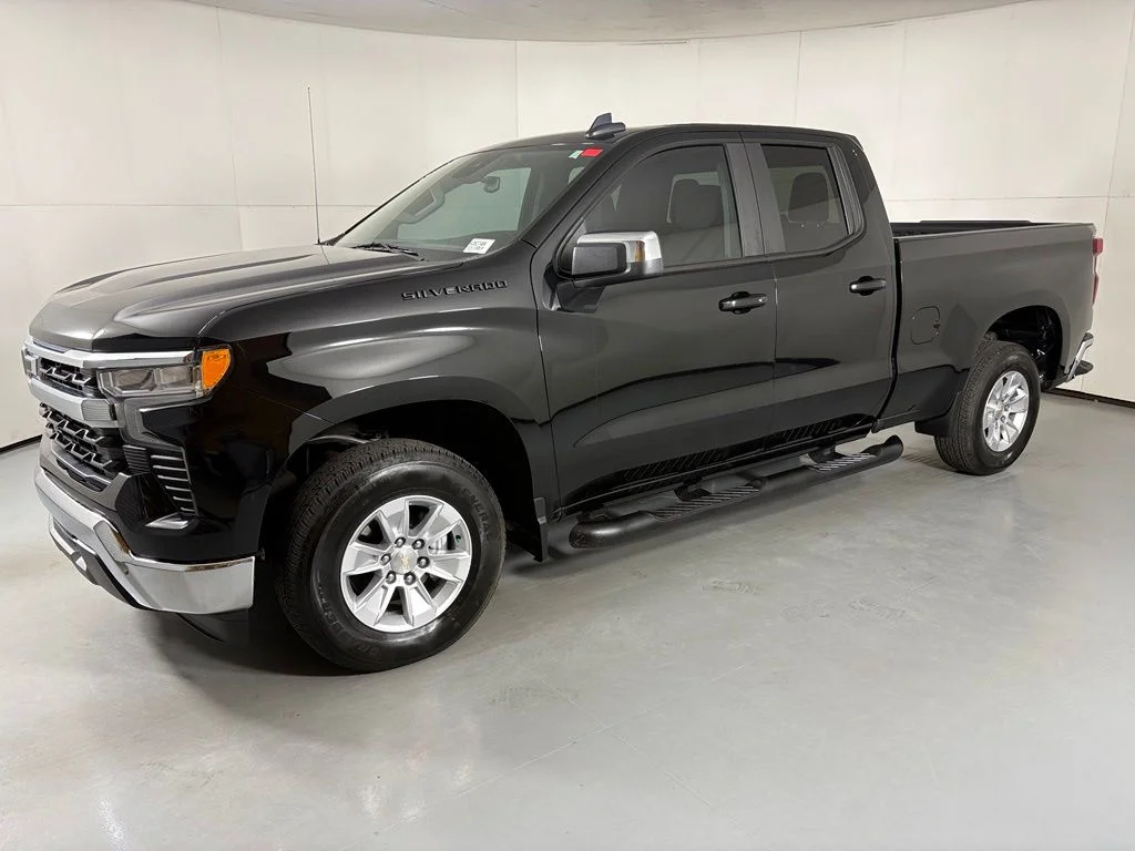 Used 2025 Black Chevrolet LT image 5