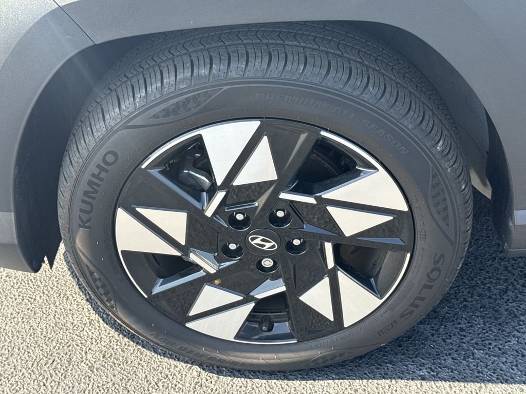 Used 2025 Gray Hyundai SEL image 11