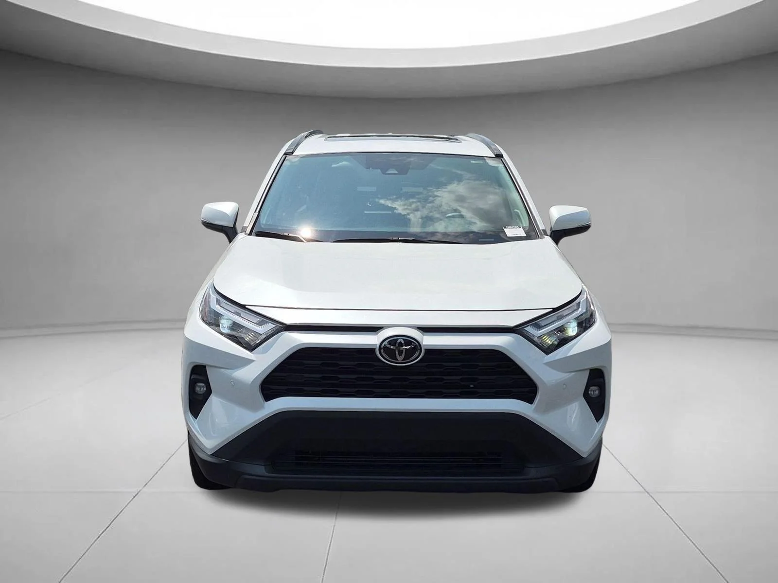 Used 2023 Wind Chill Pearl Toyota XLE Premium image 8