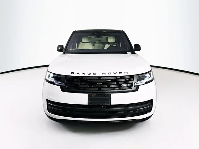 Certified Used 2023  Land Rover SE image 2