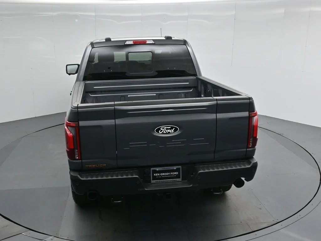 New 2026 Carbonized Gray Metallic Ford Tremor image 40